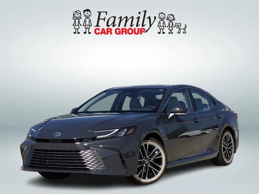 2025 Toyota Camry XLE photo 1