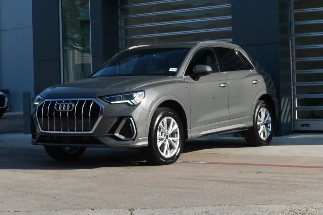 2024 Audi Q3 S line Premium Plus photo 1