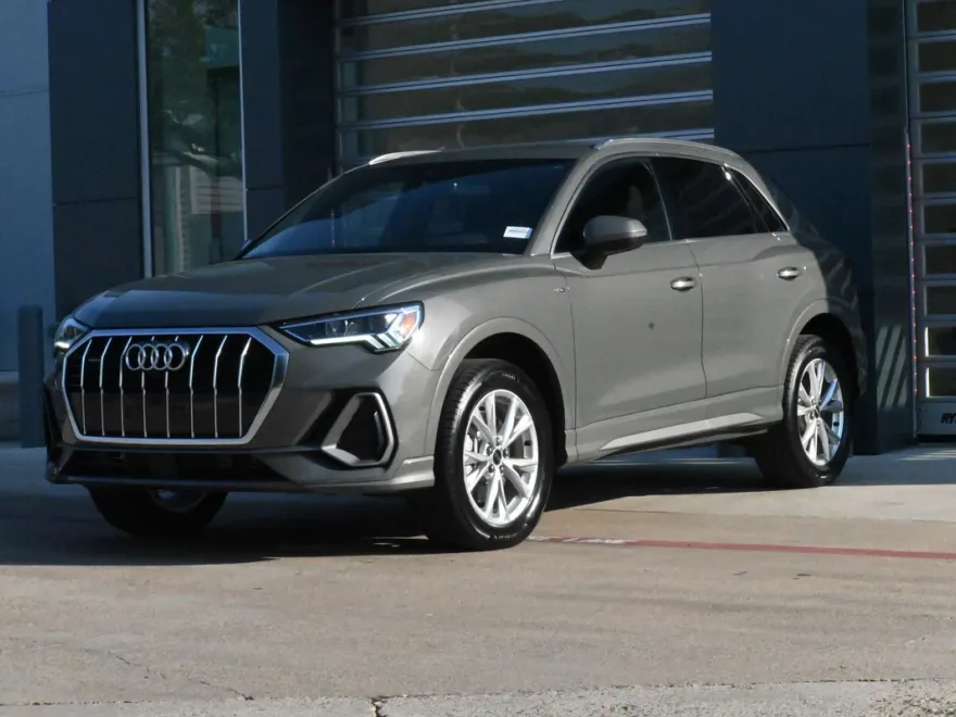 2024 Audi Q3 S line Premium Plus photo 1