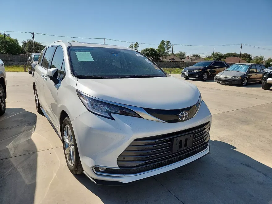 2021 Toyota Sienna Limited photo 1
