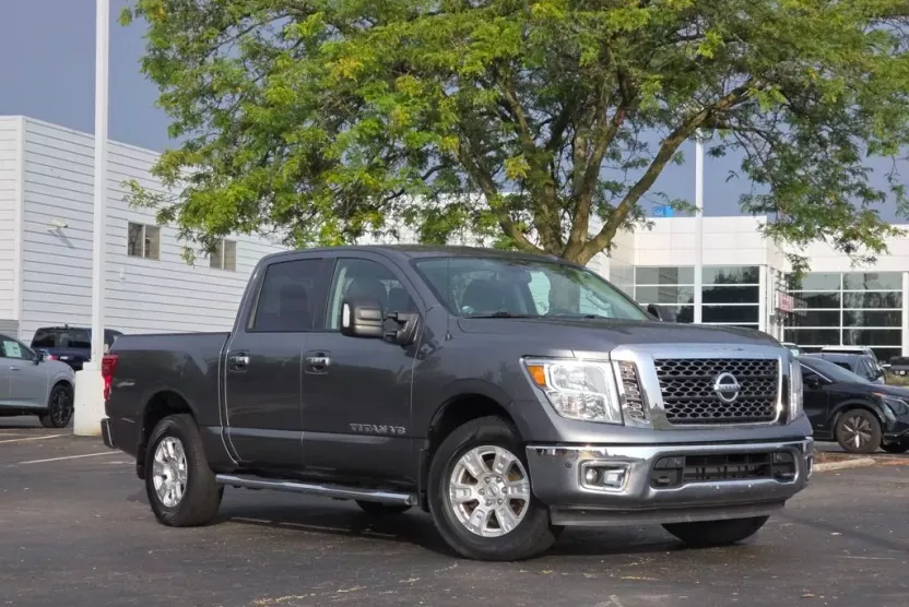 2018 Nissan Titan SV photo 1