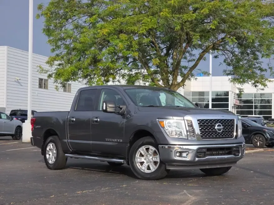 2018 Nissan Titan SV photo 1