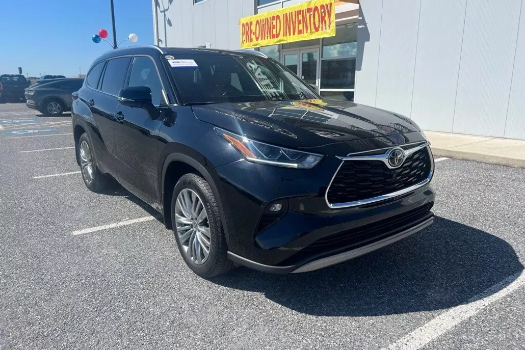 2024 Toyota Highlander Platinum photo 1