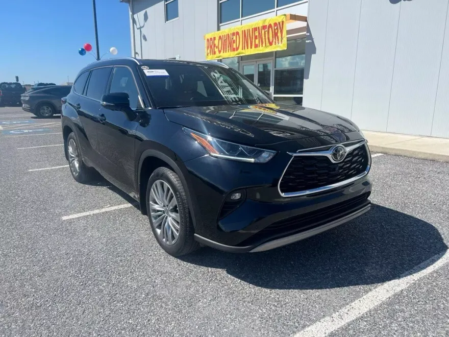 2024 Toyota Highlander Platinum photo 1