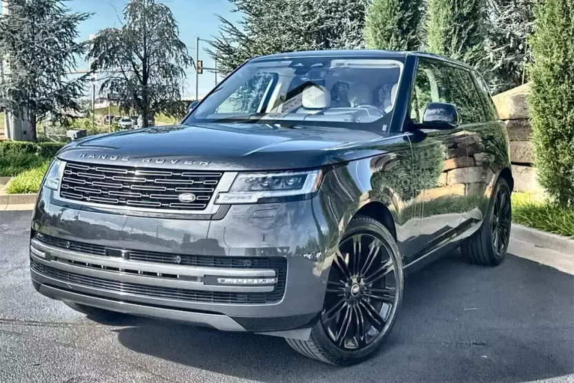 2023 Land Rover Range Rover SE photo 1