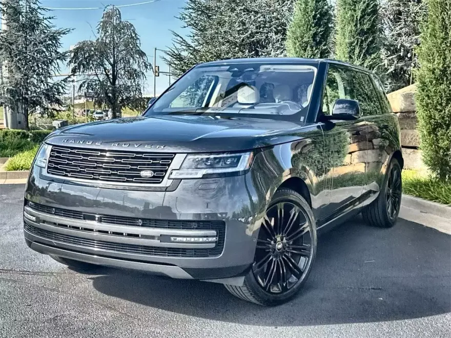 2023 Land Rover Range Rover SE photo 1
