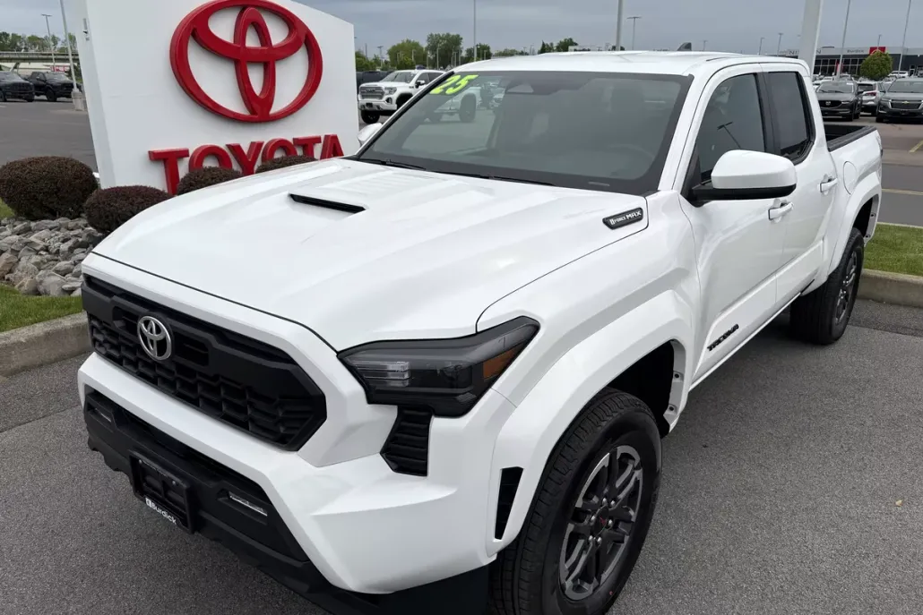 2025 Toyota Tacoma TRD Sport photo 1