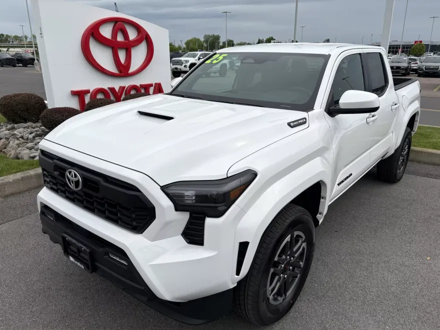 2025 Toyota Tacoma TRD Sport photo 1