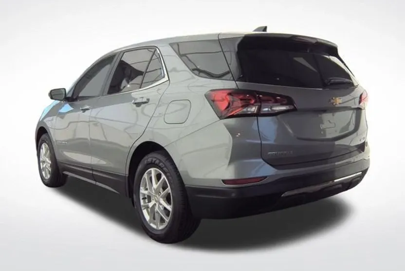 2023 Chevrolet Equinox LT photo 1