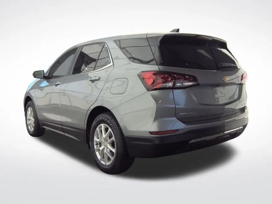 2023 Chevrolet Equinox LT photo 1