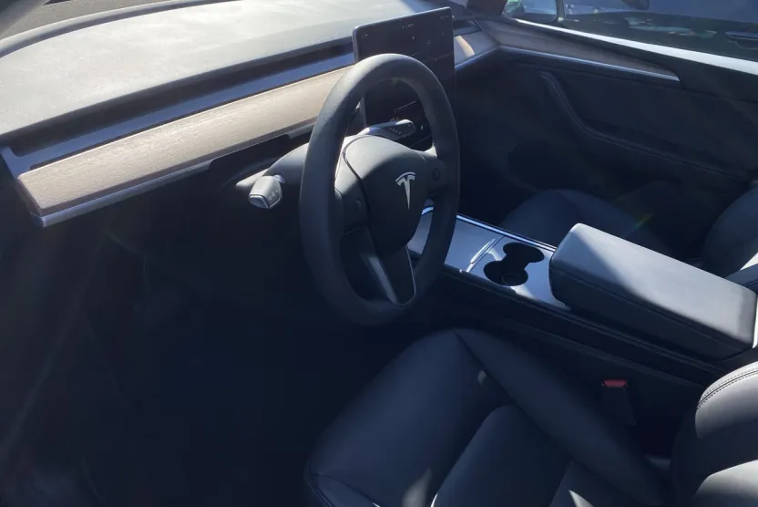 2024 Tesla Model Y Long Range photo 1