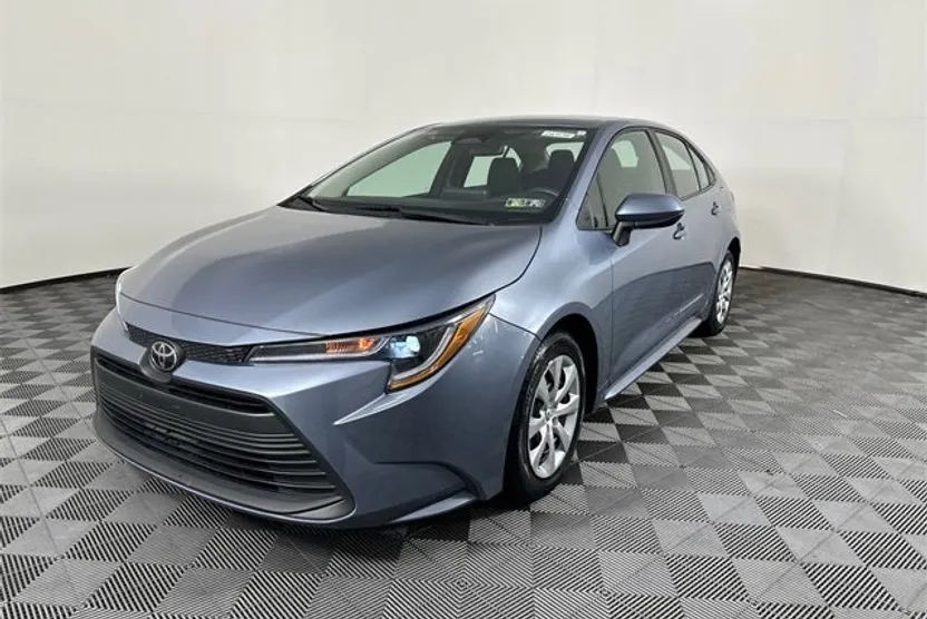 2023 Toyota Corolla LE photo 1