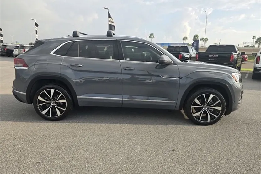 2024 Volkswagen Atlas Cross Sport SEL Premium R-Line photo 1