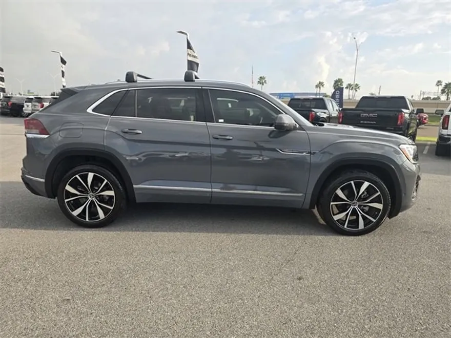 2024 Volkswagen Atlas Cross Sport SEL Premium R-Line photo 1