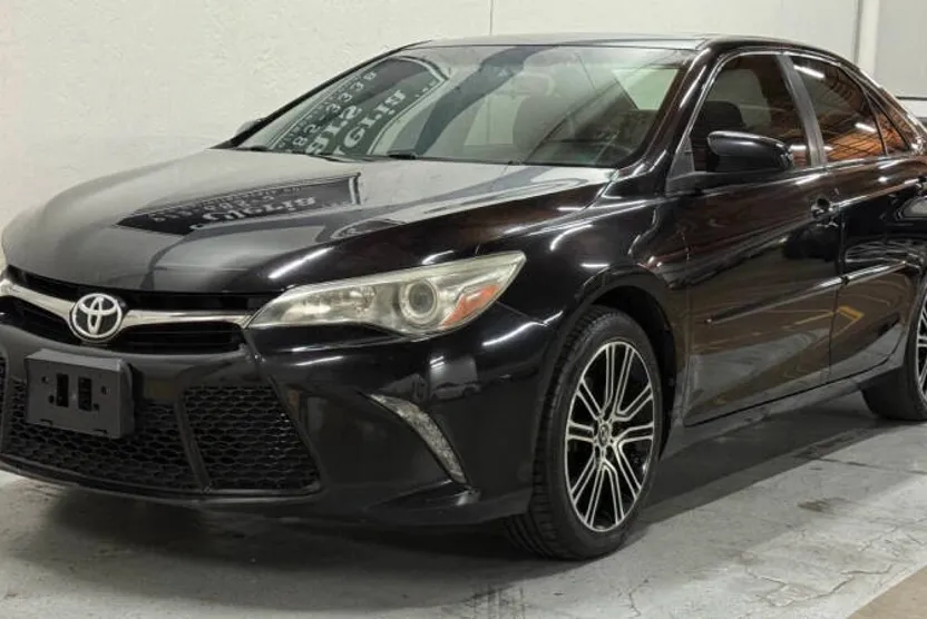 2016 Toyota Camry XSE photo 1