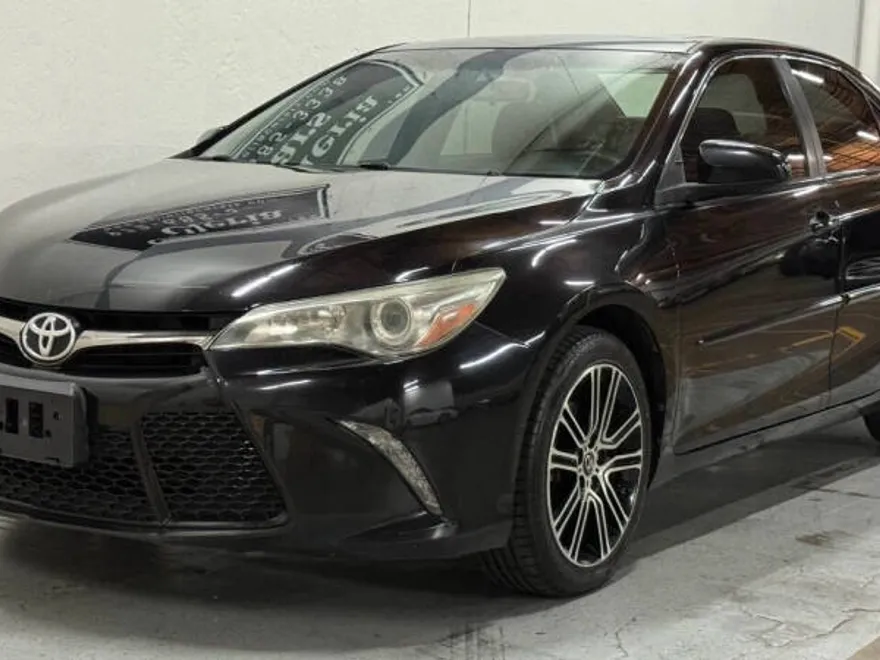 2016 Toyota Camry XSE photo 1