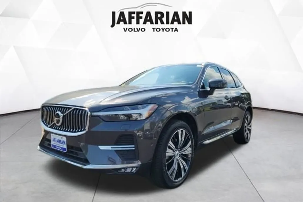 2023 Volvo XC60 B5 Plus photo 1