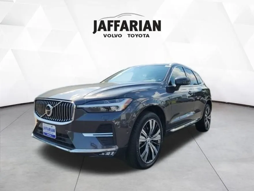 2023 Volvo XC60 B5 Plus photo 1