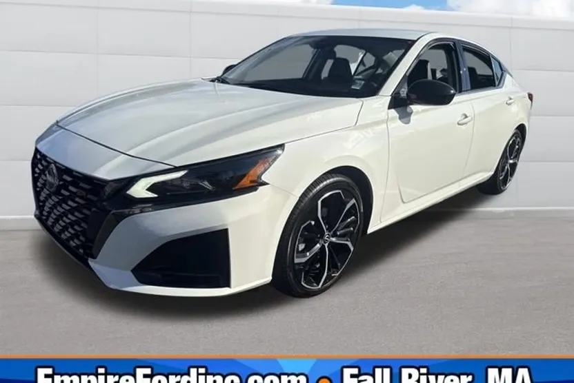 2023 Nissan Altima 2.5 SR photo 1