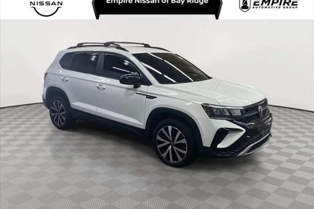 2022 Volkswagen Taos SE photo 1