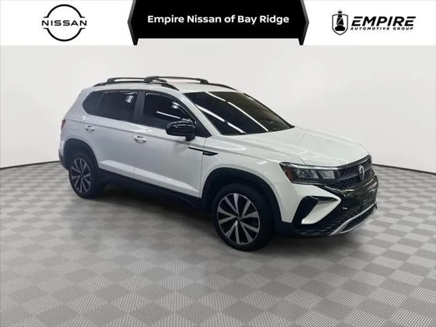 2022 Volkswagen Taos SE photo 1