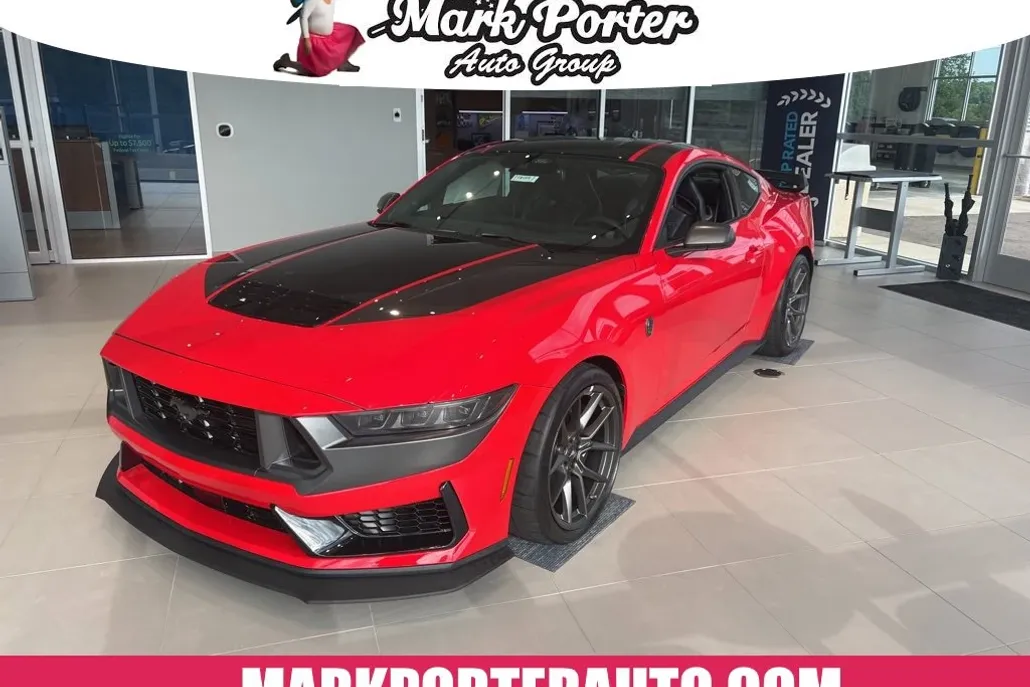 2025 Ford Mustang Dark Horse photo 1