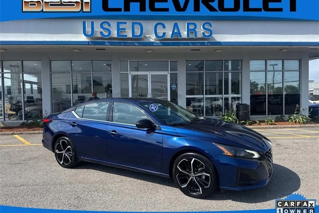 2023 Nissan Altima 2.5 SR photo 1
