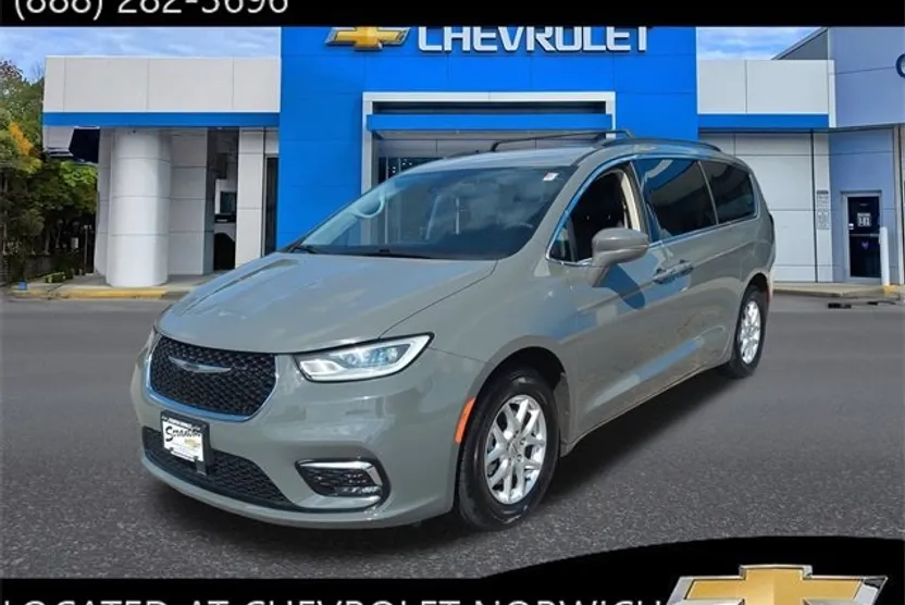 2022 Chrysler Pacifica Touring L photo 1