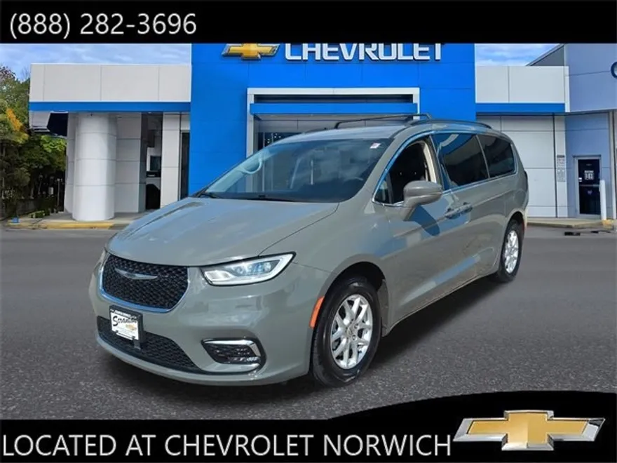 2022 Chrysler Pacifica Touring L photo 1