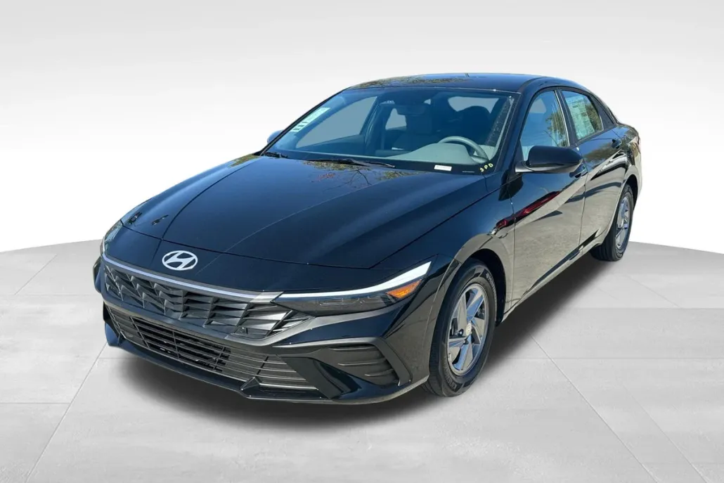 2025 Hyundai Elantra SE photo 1