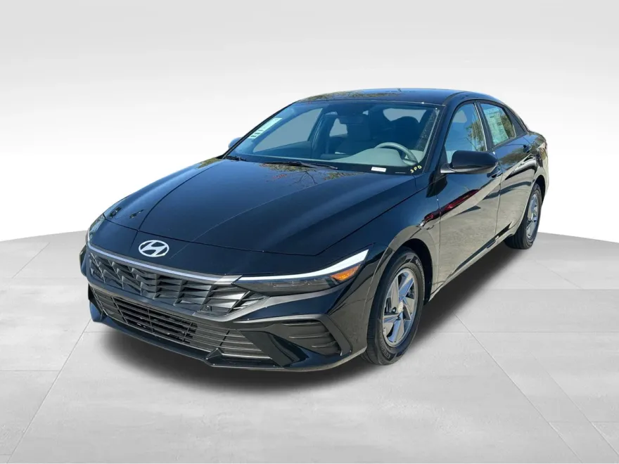 2025 Hyundai Elantra SE photo 1