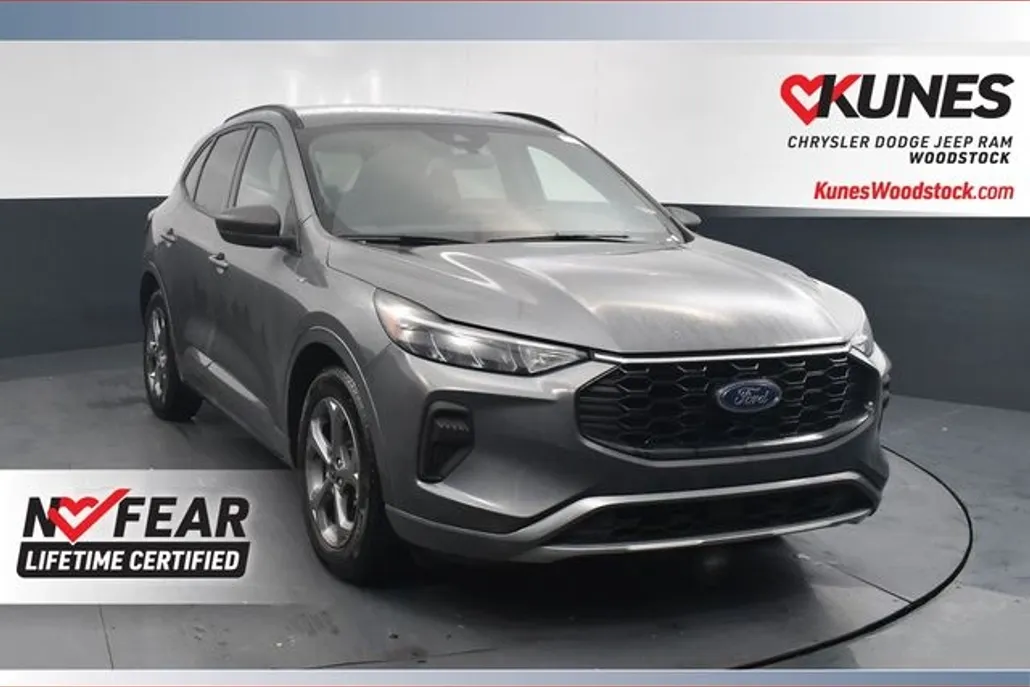 2024 Ford Escape ST-Line photo 1
