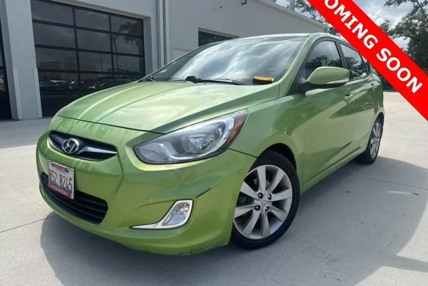 2013 Hyundai Accent SE photo 1