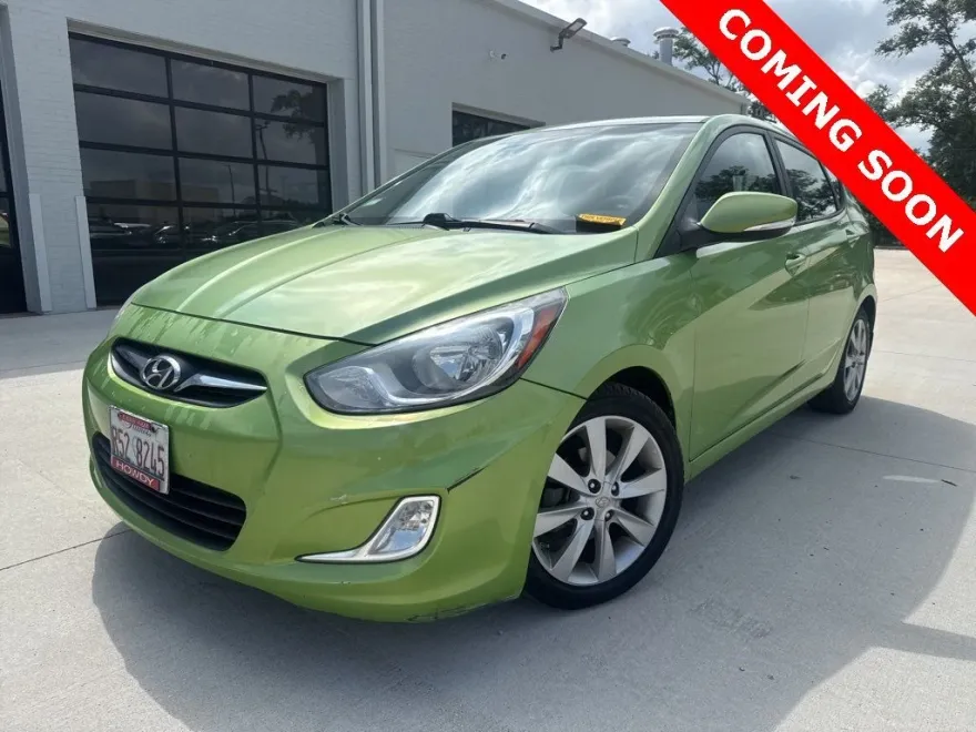 2013 Hyundai Accent SE photo 1