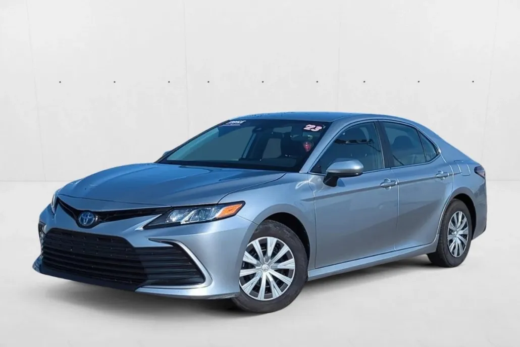 2023 Toyota Camry Hybrid LE photo 1