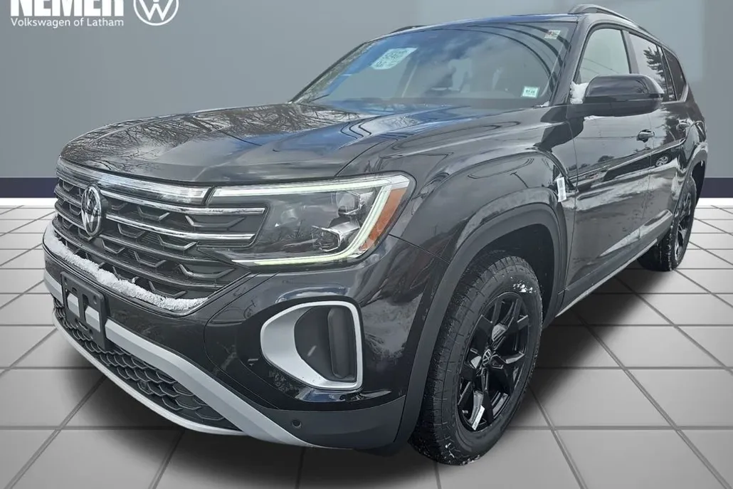 2025 Volkswagen Atlas Peak Edition SE photo 1