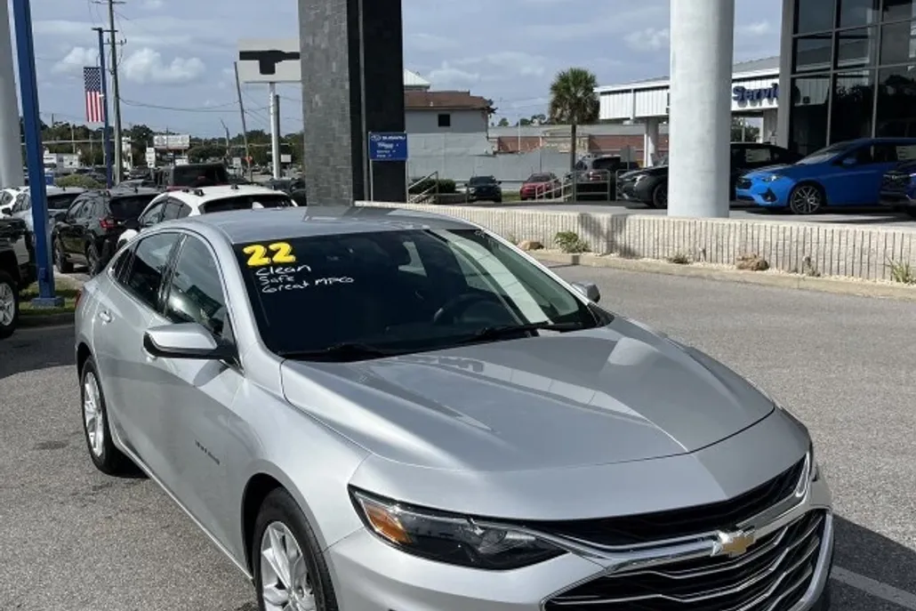 2022 Chevrolet Malibu 1LT photo 1