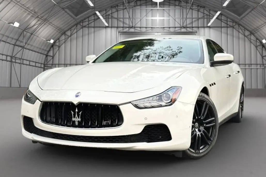 2017 Maserati Ghibli photo 1