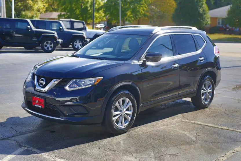 2016 Nissan Rogue SV photo 1