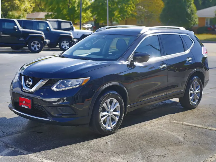 2016 Nissan Rogue SV photo 1
