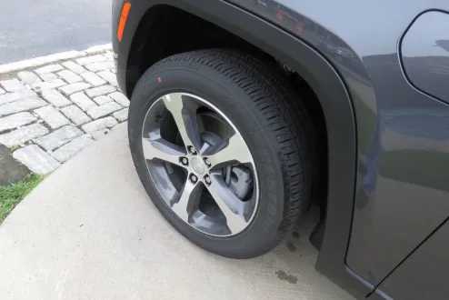2023 Jeep Cherokee photo 3