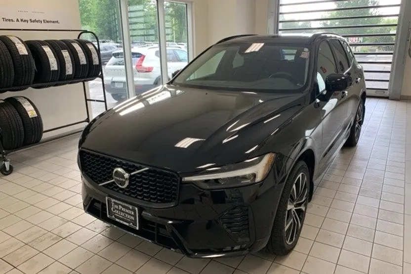 2024 Volvo XC60 B5 Plus photo 1