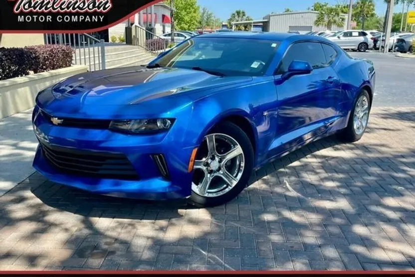 2018 Chevrolet Camaro 1LT photo 1