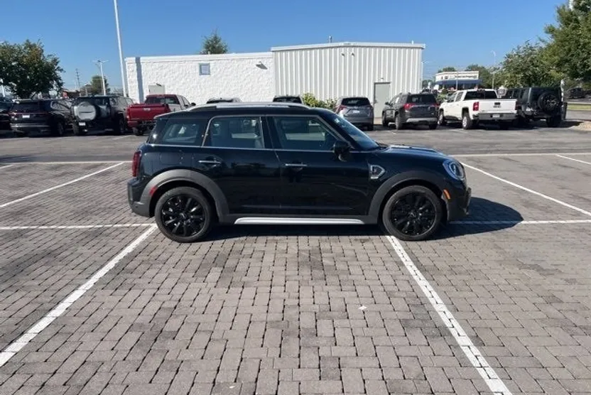 2023 Mini Countryman Signature photo 1