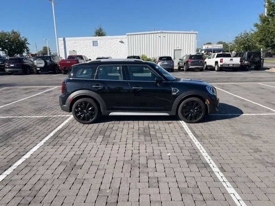 2023 Mini Countryman Signature photo 1