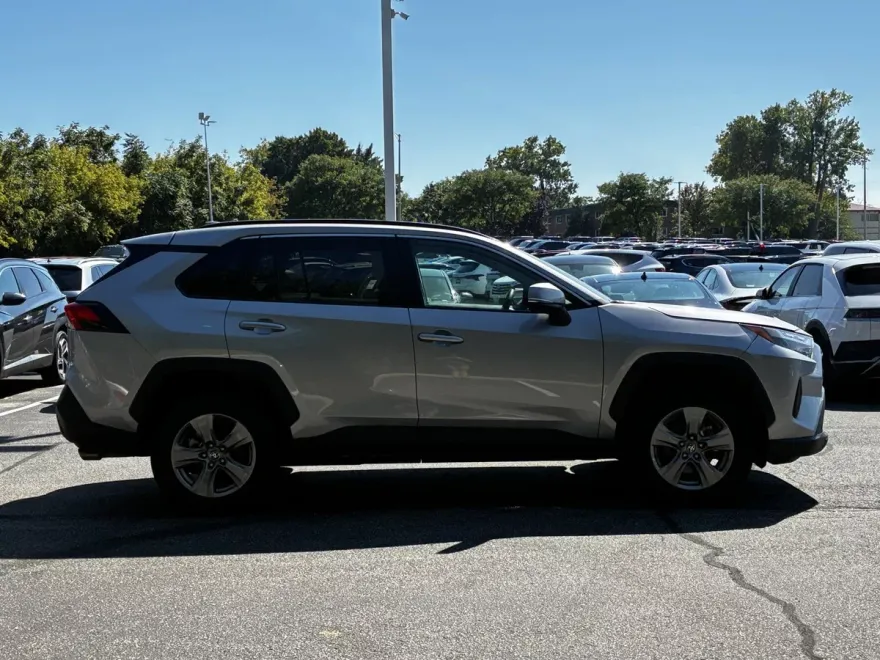 2024 Toyota RAV4 XLE photo 1