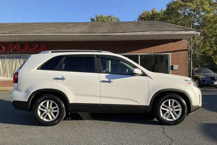 2014 Kia Sorento LX photo 1