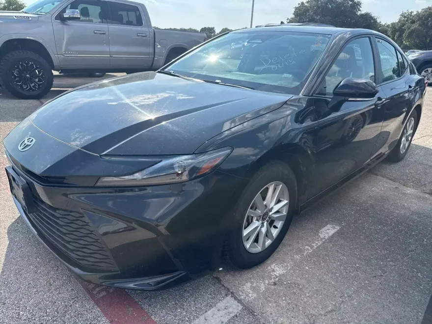 2025 Toyota Camry LE photo 1