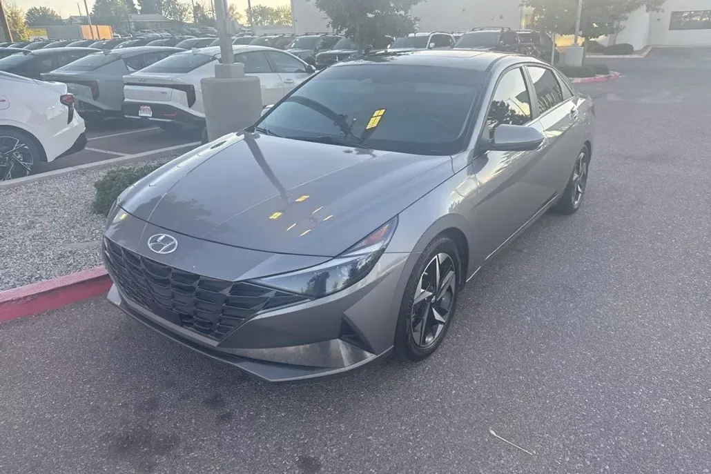 2023 Hyundai Elantra Hybrid Limited photo 1