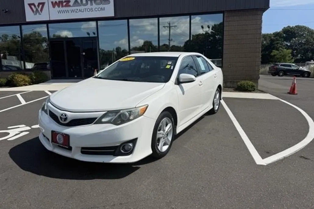 2014 Toyota Camry L photo 1